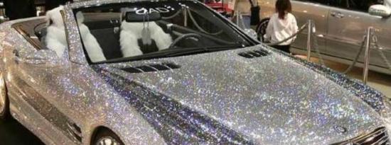 王子在他的梅赛德斯·奔驰SL600中增加了30万钻石