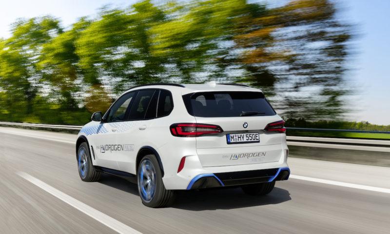2021 年慕尼黑 IAA Mobility 上的首款 BMW iX5 氢动力驱动器